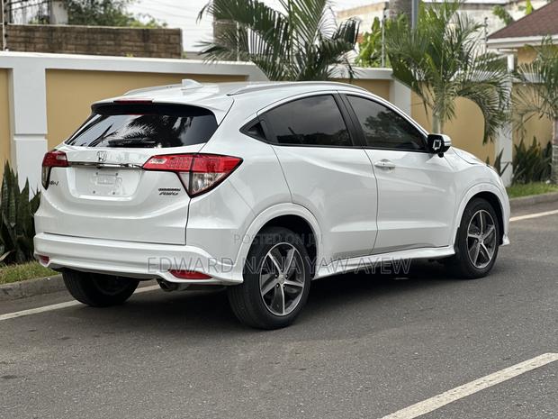 Honda HR-V Touring AWD 2019 White