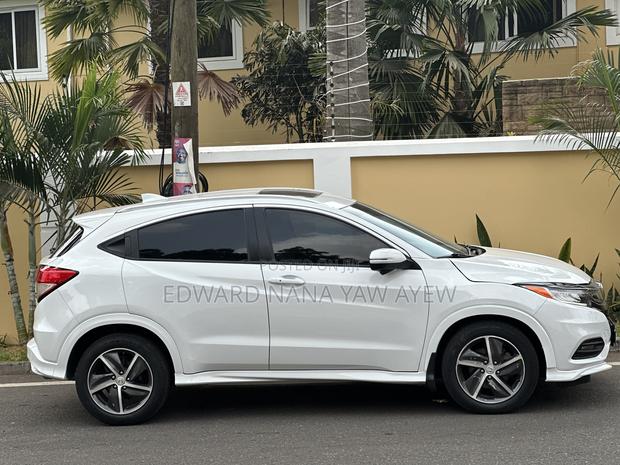 Honda HR-V Touring AWD 2019 White