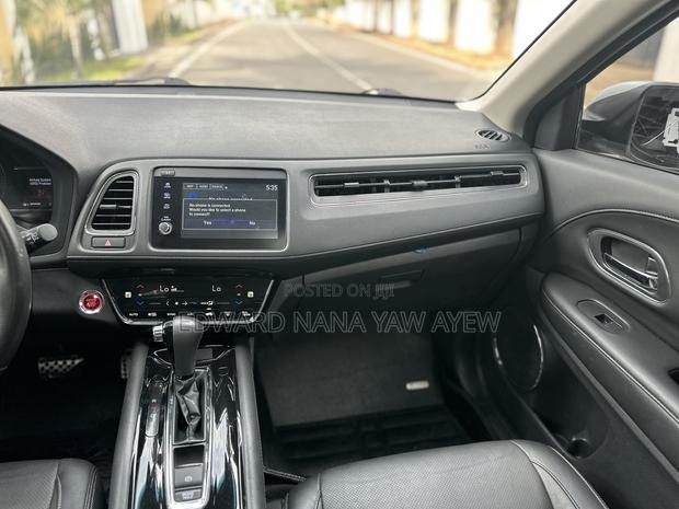 Honda HR-V Touring AWD 2019 White