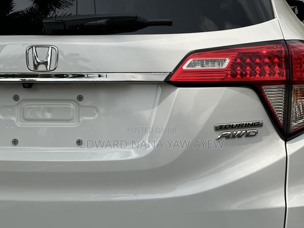 Honda HR-V Touring AWD 2019 White