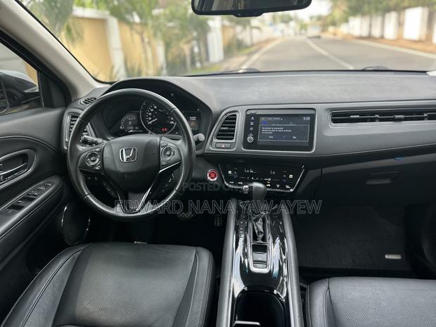 Honda HR-V Touring AWD 2019 White