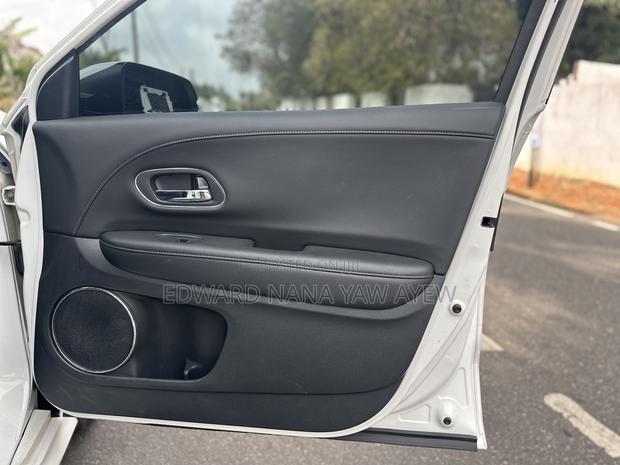 Honda HR-V Touring AWD 2019 White