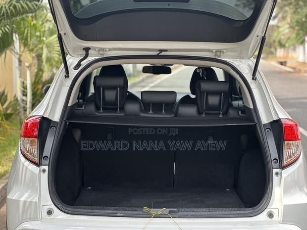Honda HR-V Touring AWD 2019 White