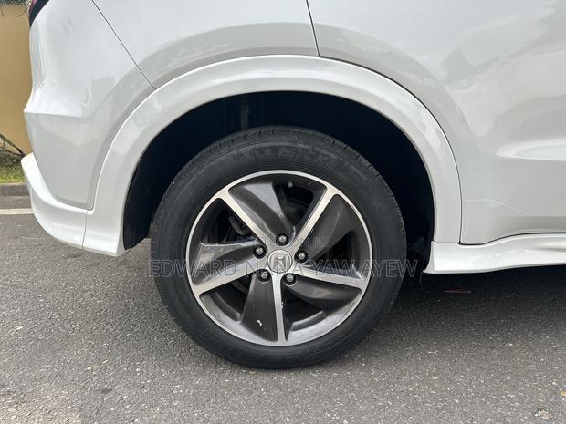 Honda HR-V Touring AWD 2019 White