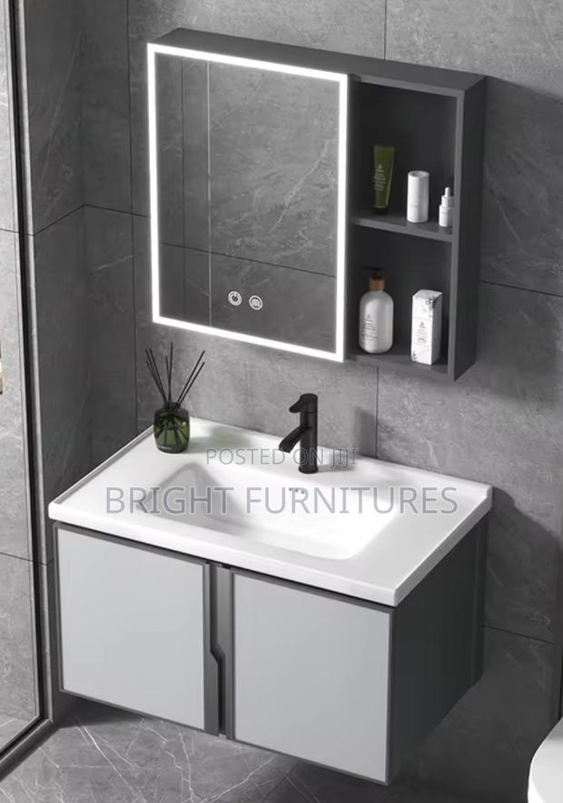 Morden Luxury Wall Mounted Bathroom Cabinet With Mirror · Photo 4