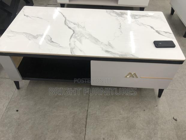 Foreign Center Table · Photo 3