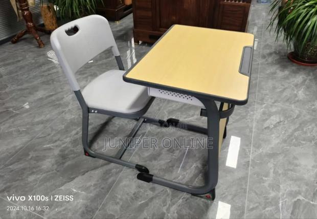 Kids Study Table and Chairs Crip · Photo 4