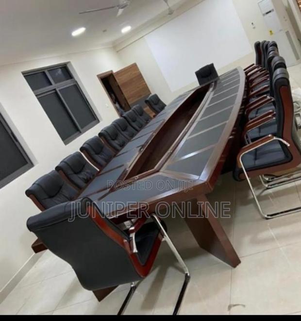 Conference Table Thered Pre · Photo 2
