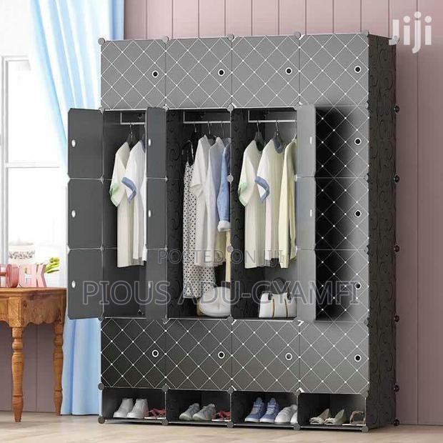 16 Cubes Plastic Wardrobe · Photo 2