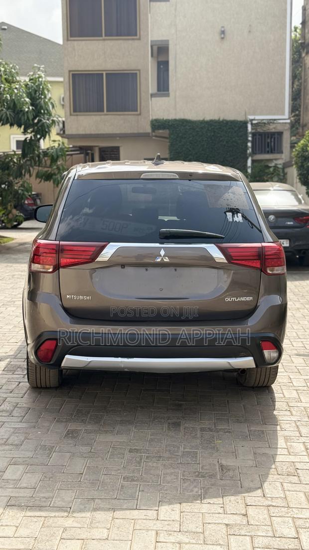 Mitsubishi Outlander SE FWD 2017 Brown