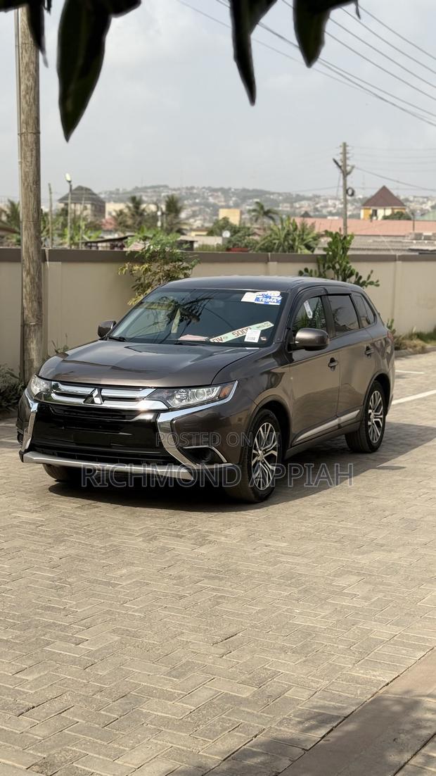 Mitsubishi Outlander SE FWD 2017 Brown