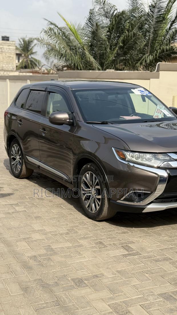 Mitsubishi Outlander SE FWD 2017 Brown