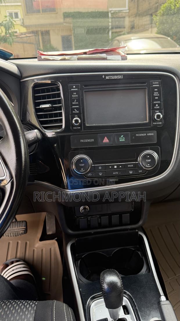 Mitsubishi Outlander SE FWD 2017 Brown