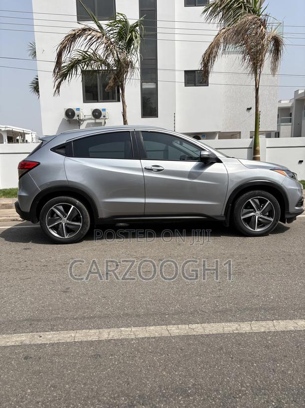 Honda HR-V EX-L 2021 Silver · Photo 3