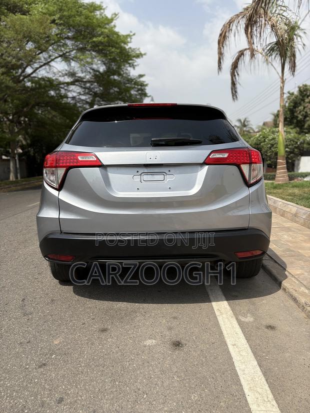 Honda HR-V EX-L 2021 Silver · Photo 4