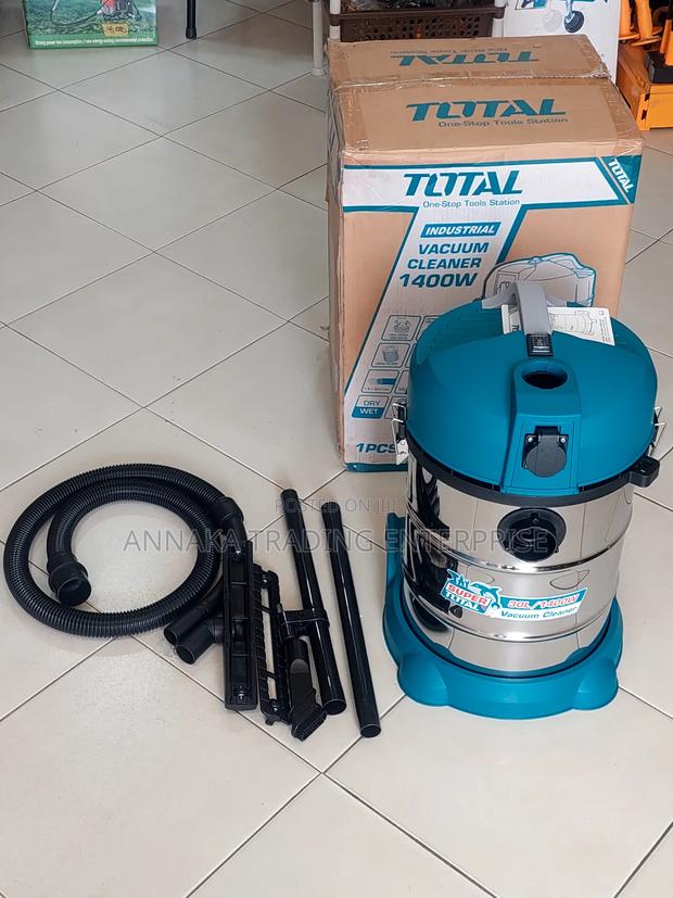 Wet and Dry Vacuum Cleaner · Photo 2