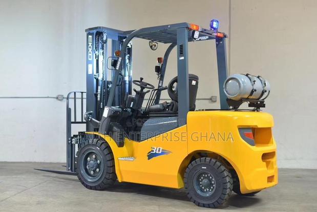 3 Tons Gas Forklift · Photo 4