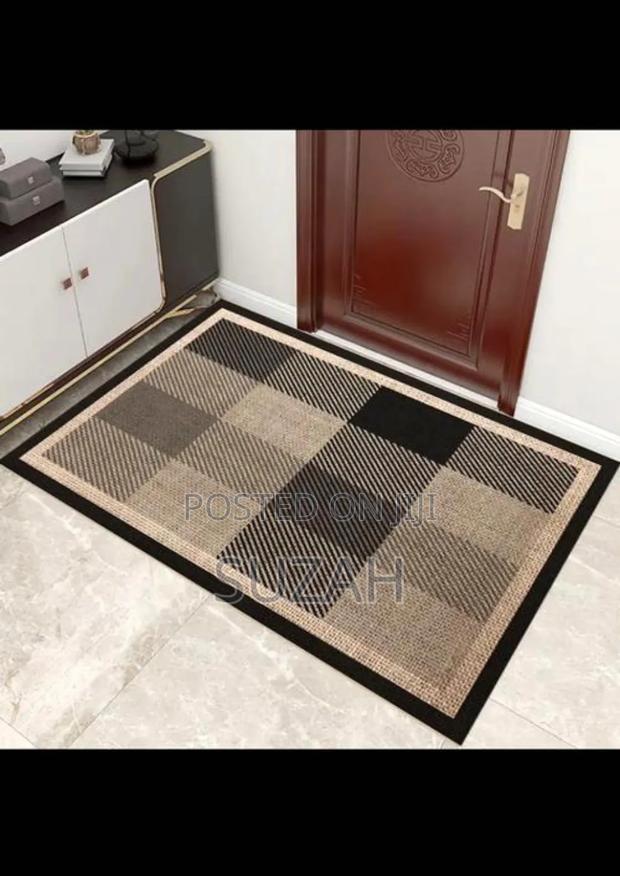 Non-Slip Mat · Photo 2