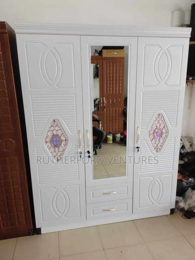 Wooden Wardrobe · Photo 2