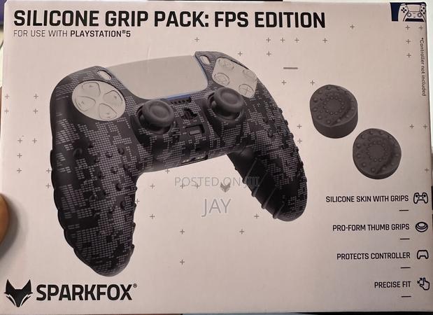 Ps5 Controller Thumbgrips and Case · Photo 2