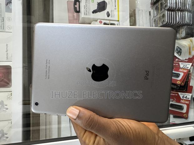 Apple iPad mini 1 16 GB Gray · Photo 3