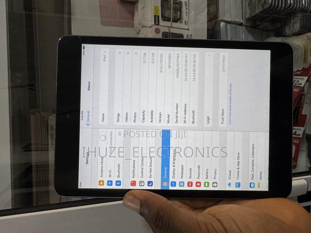 Apple iPad mini 1 16 GB Gray · Photo 4