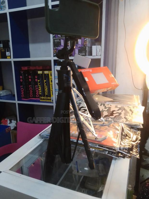 A Selfie Stick With a Wireless Mouse · Photo 1
