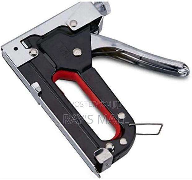 Staple Gun With Pins · Photo 3