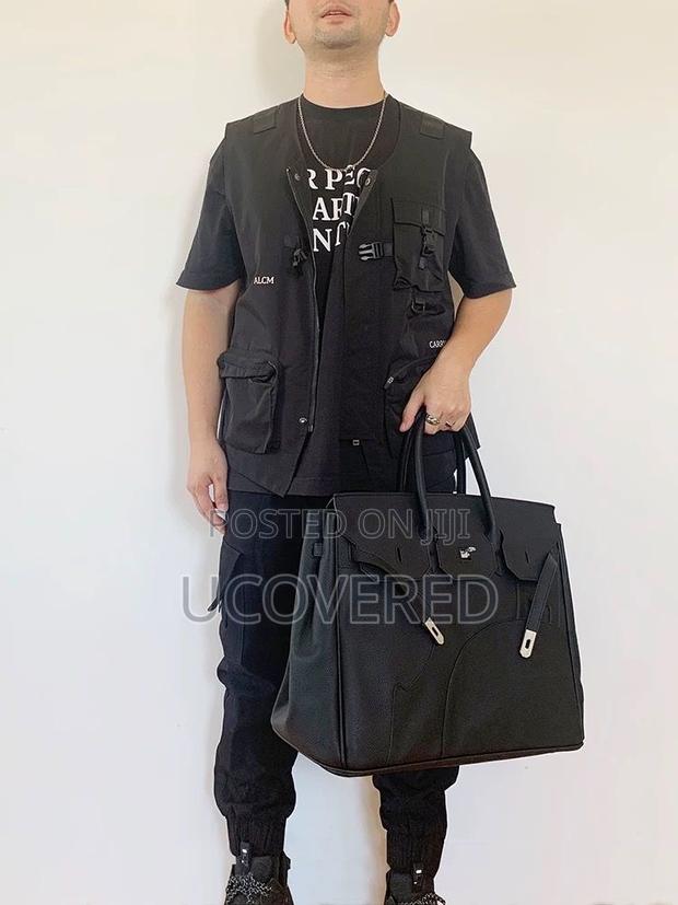 High Quality Hand Crafted Leather Duffle Bag · Photo 4