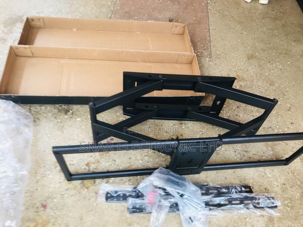 Solid Full Motion Wall Mount: 50-120 Inch Full Motion · Photo 2