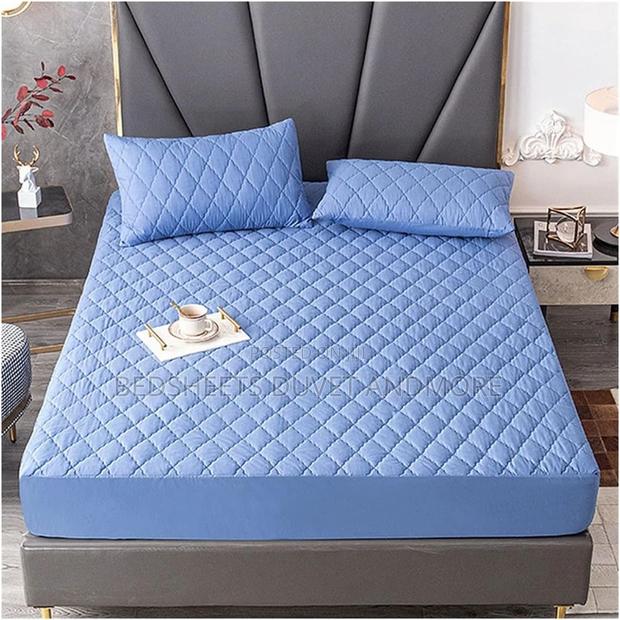 Waterproof Mattress Protector · Photo 2