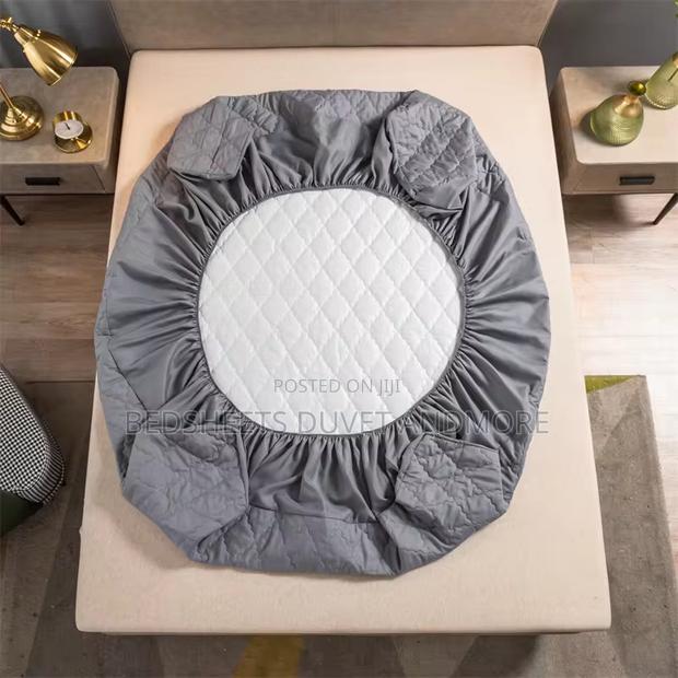 Waterproof Mattress Cover · Photo 2