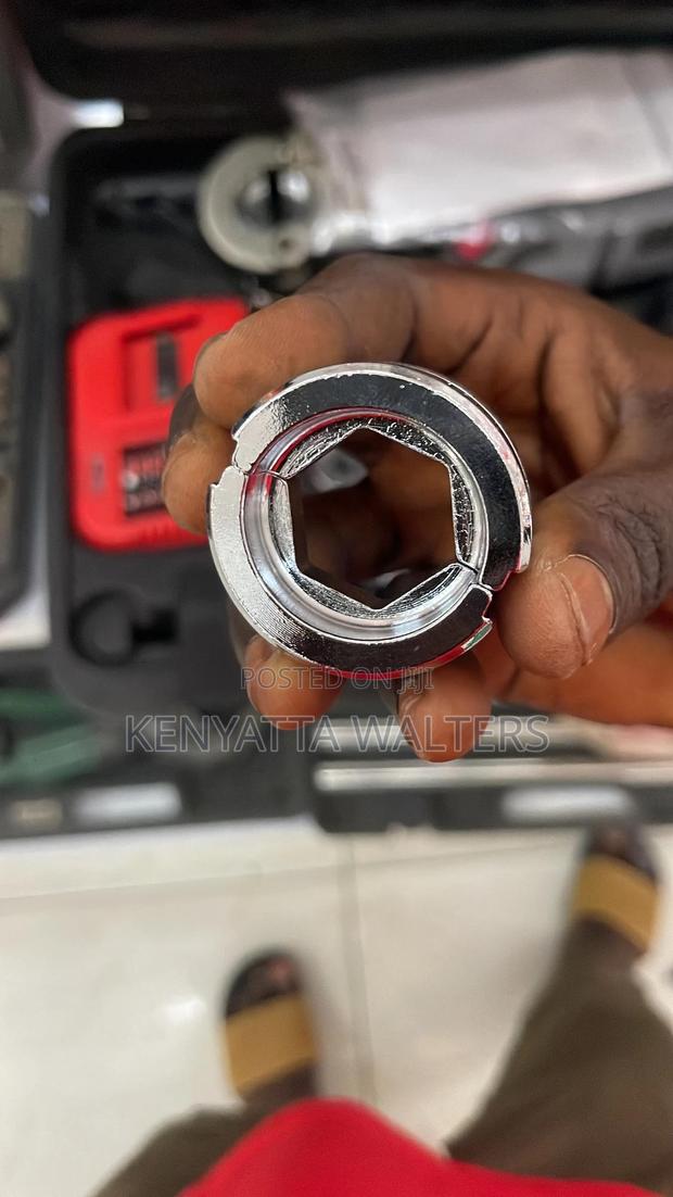 Lithium-Ion Cordless Hydraulic Crimping Tool photo 8