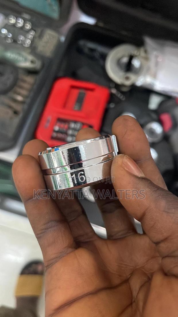 Lithium-Ion Cordless Hydraulic Crimping Tool photo 7