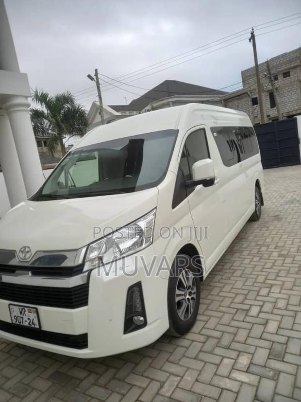 Rent a Car; Toyota Hiace 15-Seat Bus for Hiring in Accra · Photo 2