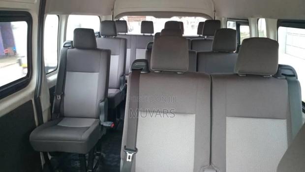 Rent a Car; Toyota Hiace 15-Seat Bus for Hiring in Accra · Photo 4