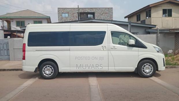 Rent a Car; Toyota Hiace 15-Seat Bus for Hiring in Accra · Photo 3