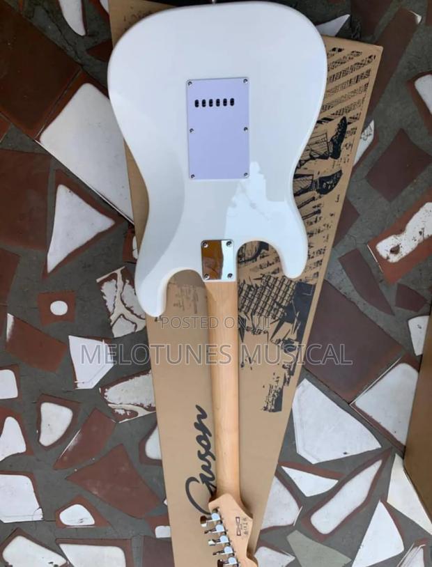 Givson Electric/Lead Guitar [White] · Photo 4
