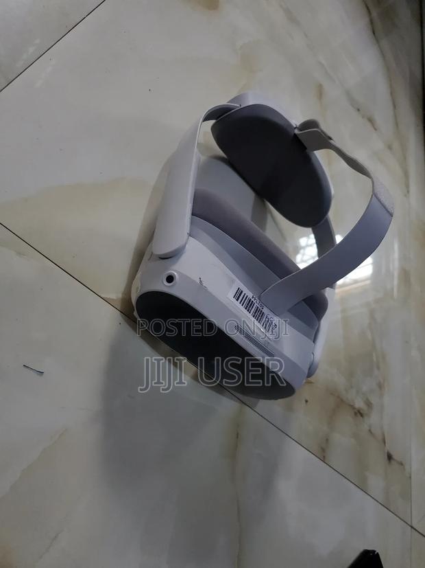 Pico 4 VR 256gb Available · Photo 4