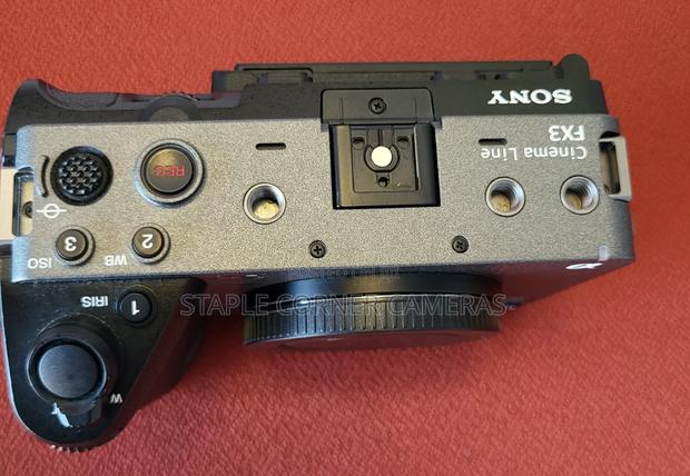 Sony Alpha Fx3 12mp Cinema Line Camera Body Xlr Handle 4k photo 2