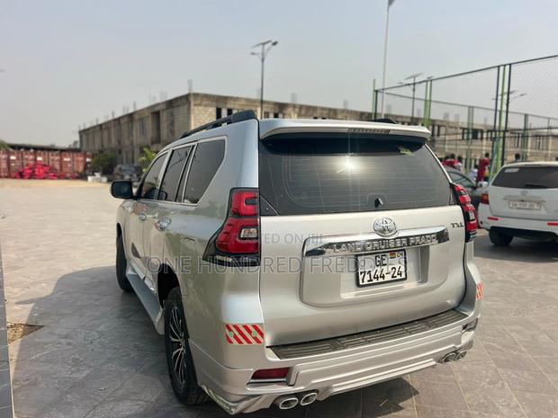 Toyota Land Cruiser Prado 3.0 D-4D (190 Hp) 7 seats 2016 Silver