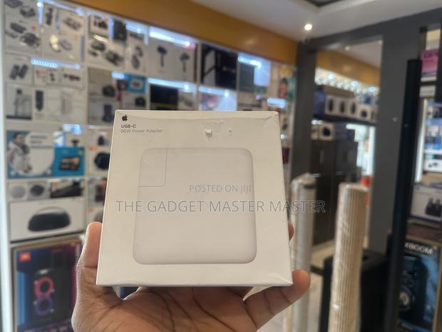 96w Usb-C Power Adapter · Photo 4