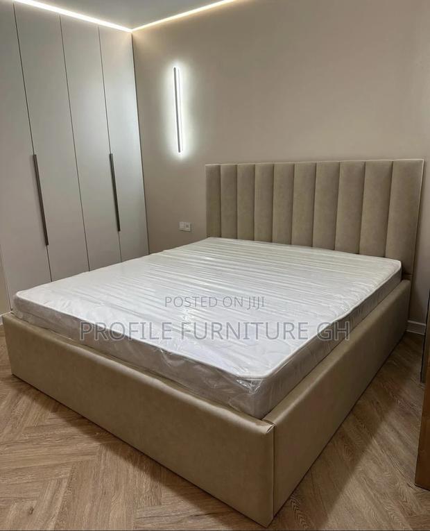 (72x75) Queen Bedframe With Mattress · Photo 2