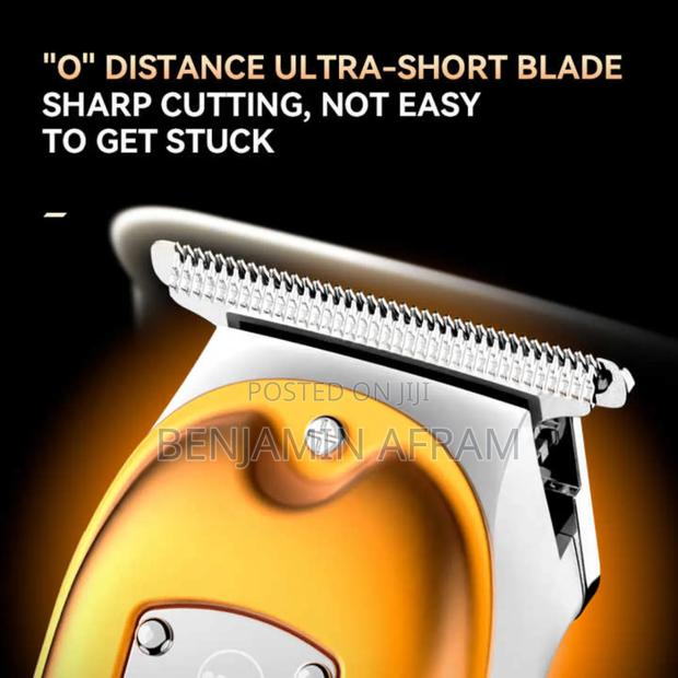Rechargeable Digital USD Cordless Hair Clippers KM-026 · Photo 4