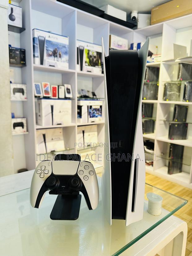 Playstation 5 Standard Fairly Used With Games · Photo 2