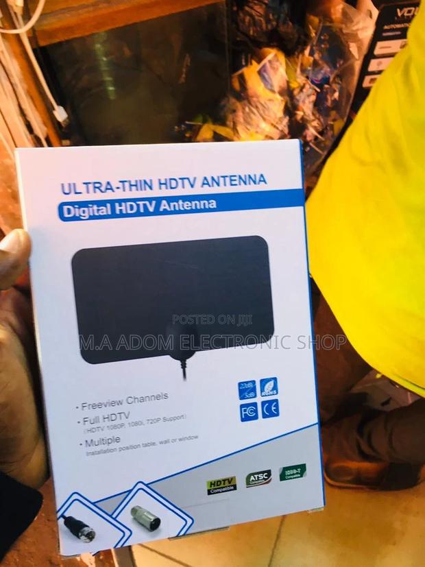 Crystal-Clear TV: Indoor Antenna With Powerful Booster · Photo 2
