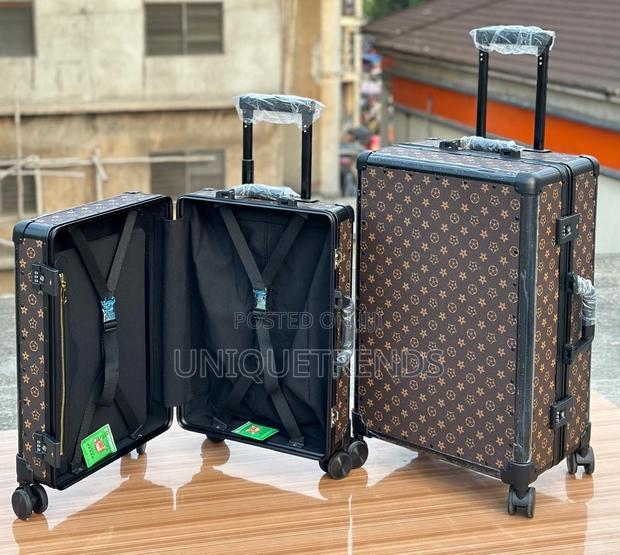 Luxury Traveling Suitcase Set · Photo 4