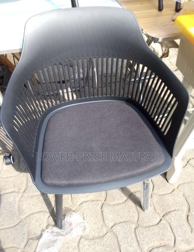 Home / Office Waiting Chair · Photo 3