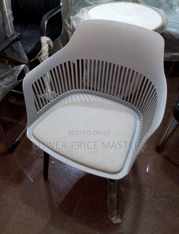 Home / Office Waiting Chair · Photo 4