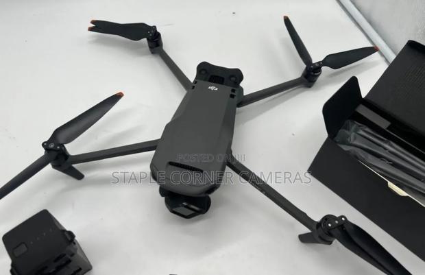 DJI Mavic 3 Fly More Combo photo 3